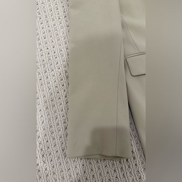 Djerf Avenue Essential Blazer Greige in Small - Picture 6 of 11